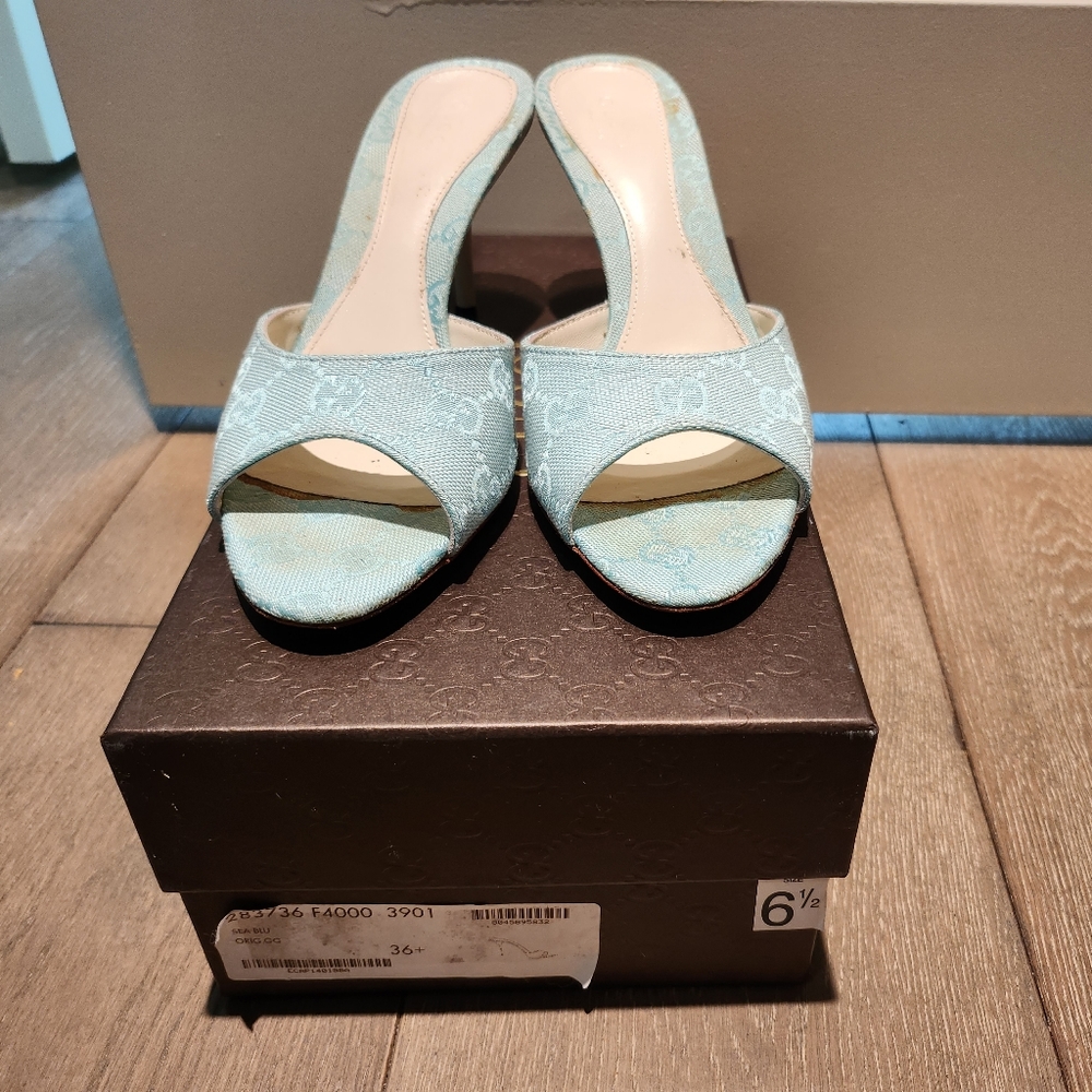 Gucci light blue sandals 6.5